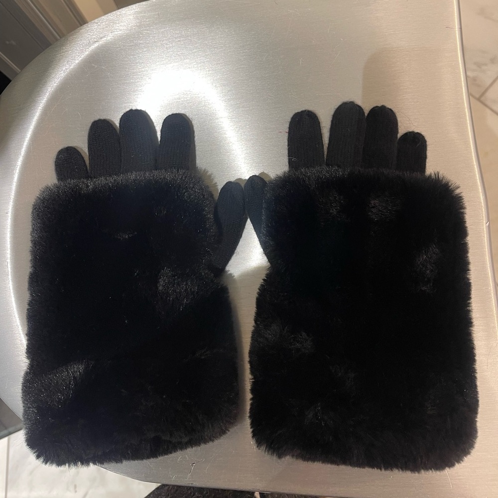 Caroline amato new black fur  gloves